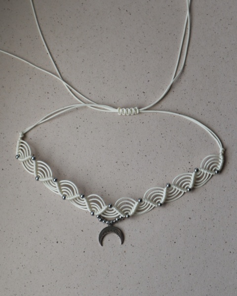 Choker Makramowy Lunula Talisman Kremowy - wersja srebrna